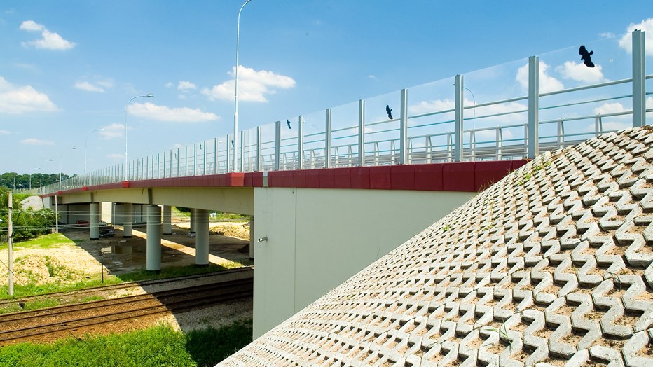 Viaduct over railway line Viaduct over railway line