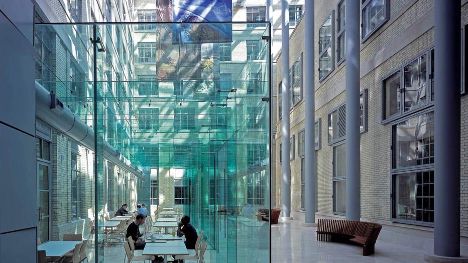 Enclosed courtyards were created within the MOD Whitehall building Enclosed courtyards were created within the MOD Whitehall building