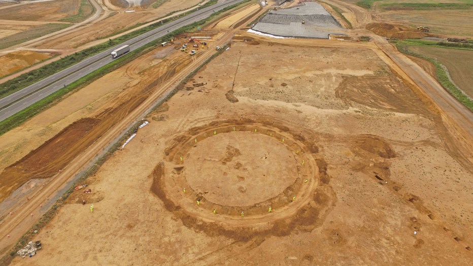 Bronze Age large henge near the A1 and new A14 junction Bronze Age large henge near the A1 and new A14 junction