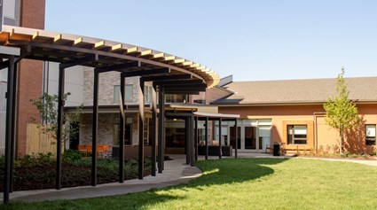 Abe's Garden at Park Manor wanted to construct the first memory care community in the U.S. dedicated to elevating the quality of memory care for those with Alzheimer's disease and related dementias. Skanska worked closely with the owner to complete the project on budget and achieve a residential feel while meeting the requirements of a state-regulated healthcare building.
